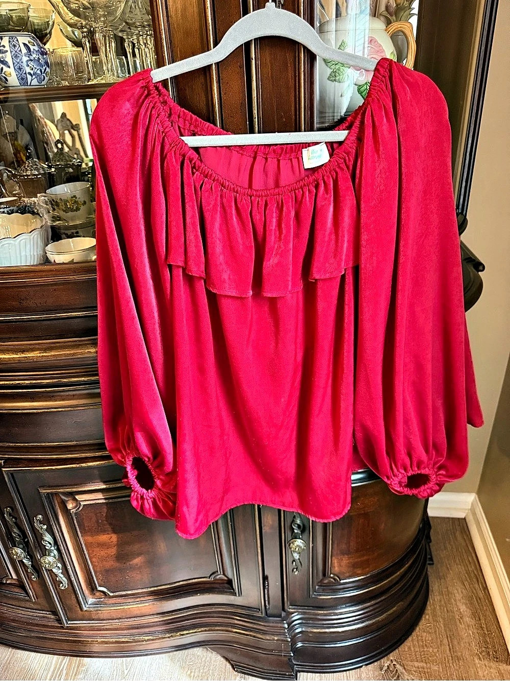 Rae Butterly Ruffle Sleeve Blouse in RED Size Large
